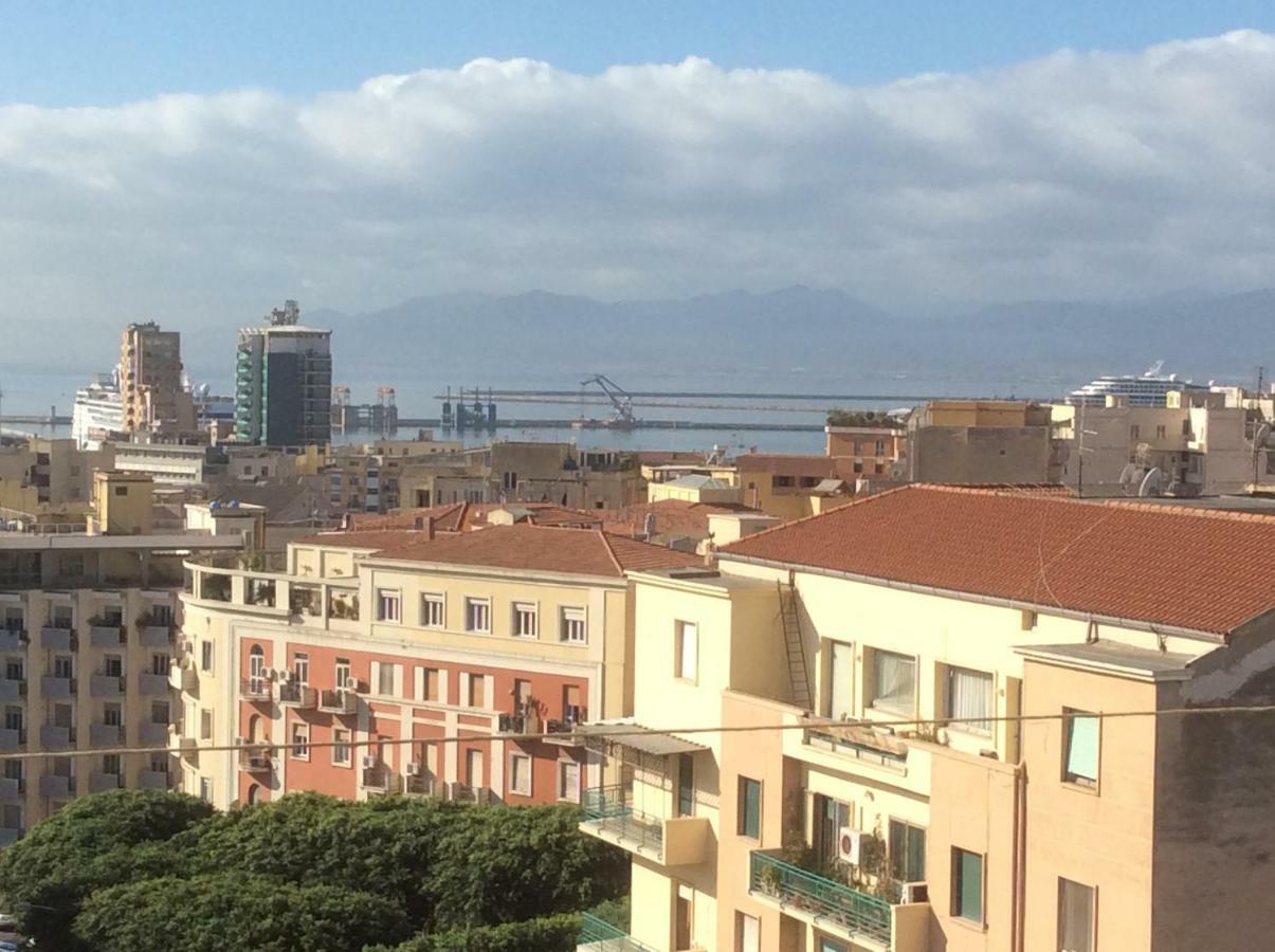 Appartamento Sky And Sea Cagliari Esterno foto