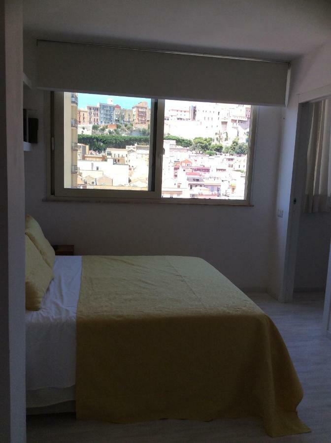 Appartamento Sky And Sea Cagliari Esterno foto